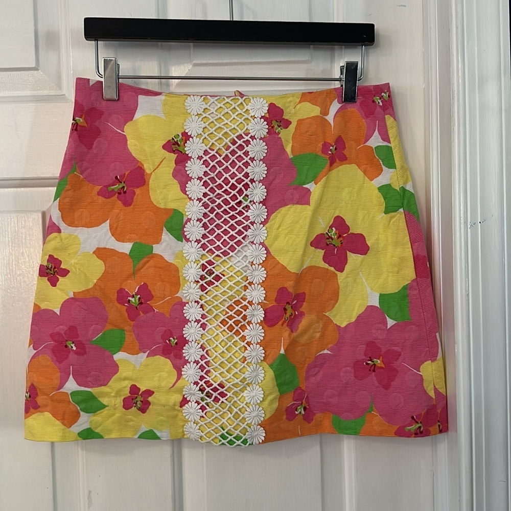 Women’s Lilly Pulitzer HALLIE Hotty Bold Floral Punch Lattice Front Skirt Size 4 - Picture 2 of 7
